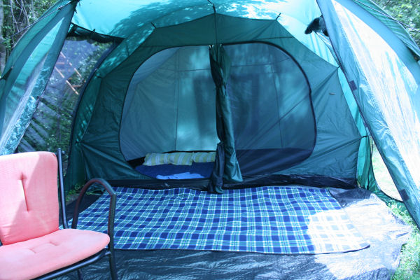 Elm Lodge - €20 per person per nightBright 4 person tent with sleeping area divider giving two rooms, head height entrance lobby, two side entrances and canopy porch opening. Curtained windows, storage pockets. Foam mattresses and bedding included.